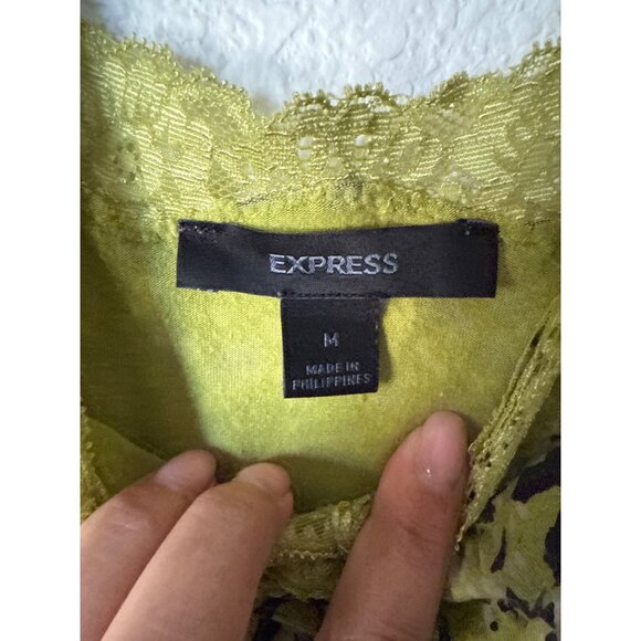 Express Green Lace-Trimmed Camisole Top With Abstract Print Medium - Picture 3 of 5